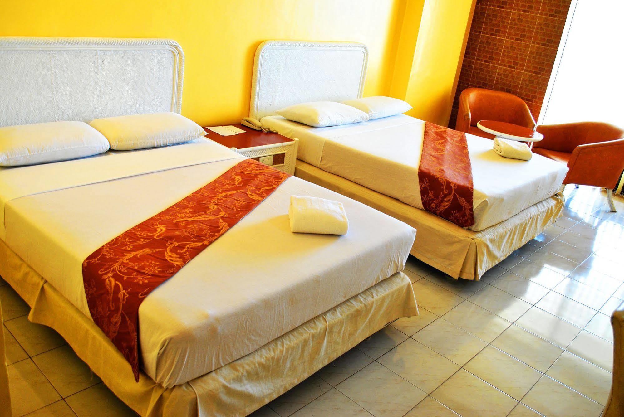 Leyte Park Resort Hotel ตาโคลบัน ภายนอก รูปภาพ